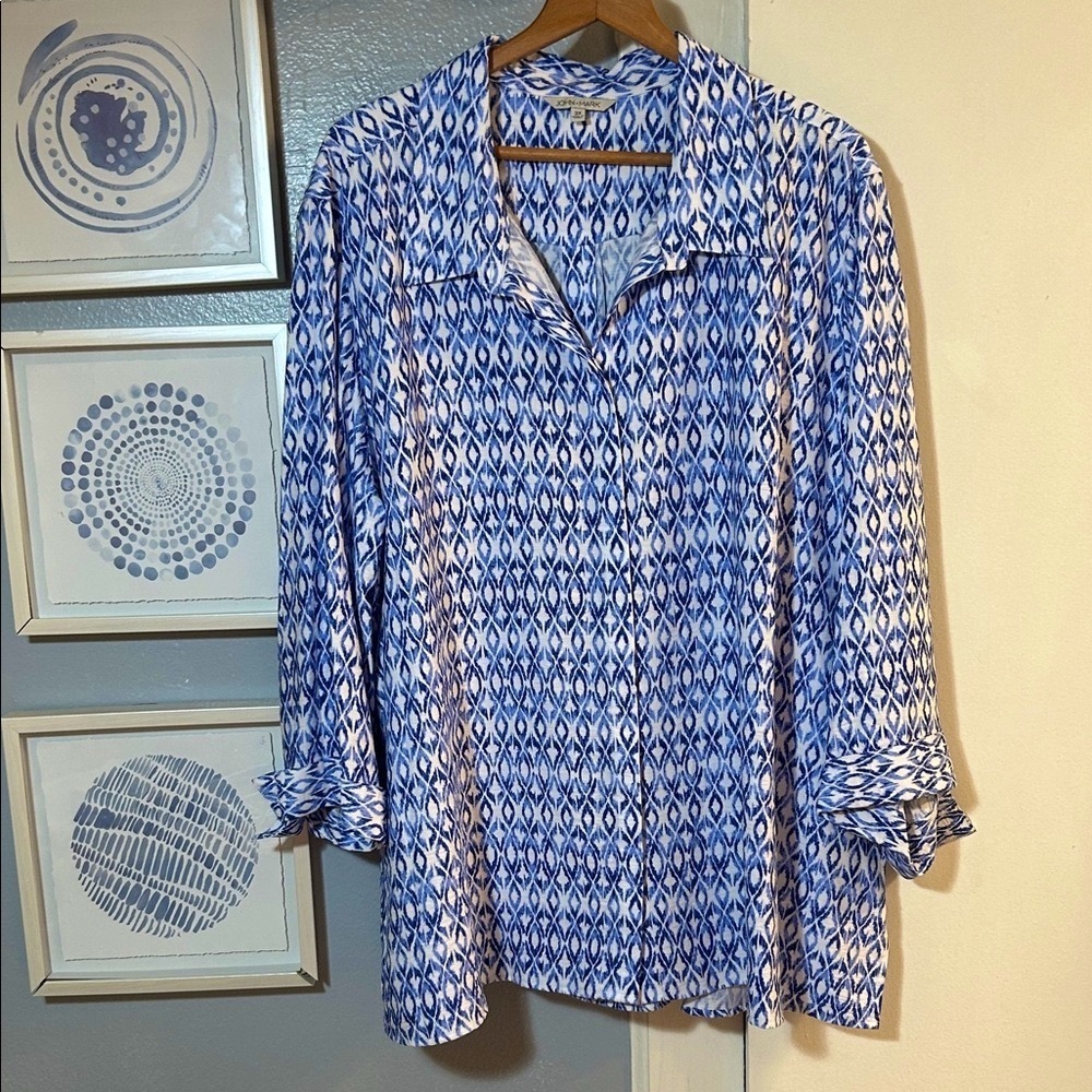 NWT John Mark Women’s Plus Size 3X Blue and White Geometric Button UP Hi-Lo Top
